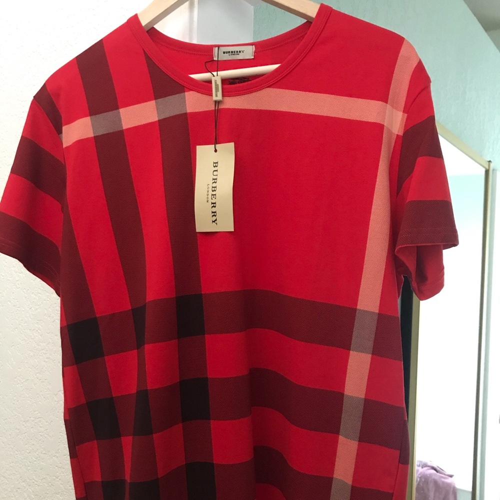 Burberry t shirt